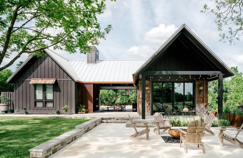 Burton Appartement | Gorgeous Sunsets + Firelight Vibes + 5 Min. to RT | Cricket Farms