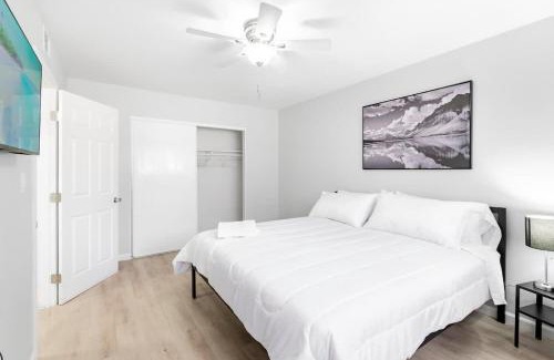 Las Vegas Maison | Gorgeous Two Bedroom Sleeps 6! Close to Strip!