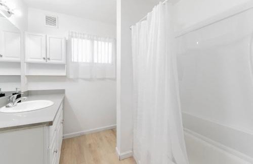 Las Vegas Maison | Gorgeous Two Bedroom Sleeps 6! Close to Strip!
