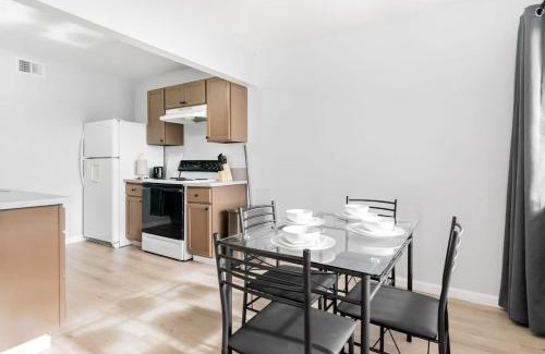 Las Vegas Maison | Gorgeous Two Bedroom Sleeps 6! Close to Strip!