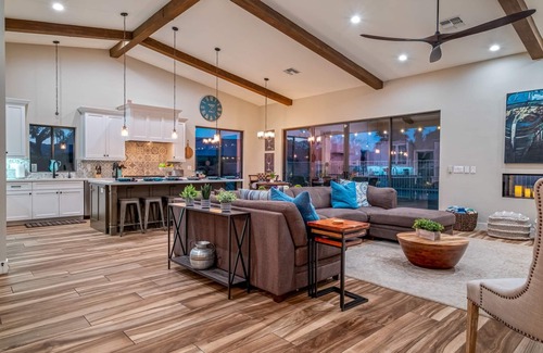 Equestrian Custom Estates Maison | Gorgeous Vacation Home, Single Level - Close to Hiking, Htd Pool