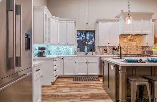 Equestrian Custom Estates Maison | Gorgeous Vacation Home, Single Level - Close to Hiking, Htd Pool