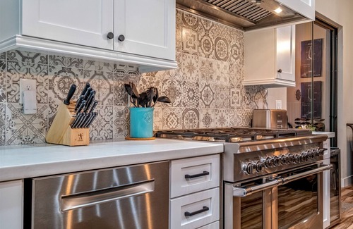 Equestrian Custom Estates Maison | Gorgeous Vacation Home, Single Level - Close to Hiking, Htd Pool