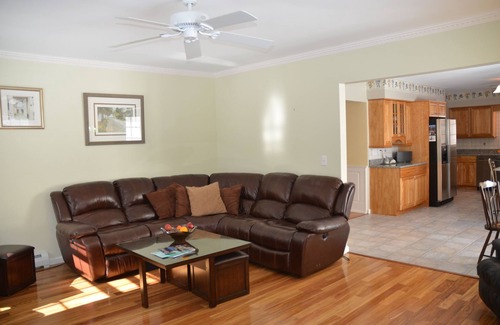 Clarendon Maison | Gorgeous Vermont Home - Home Gym, Fire Pit, close to hikes/lakes/mountains