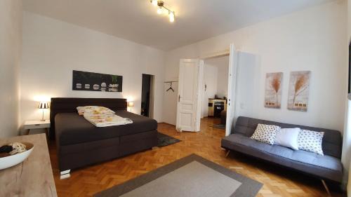 Schottenfeld Appartement | Gorgeous Viennese Apartment 10 min to City Center