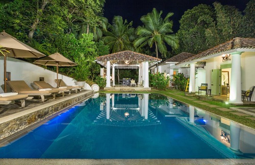 Midigama Villa | Magnifique villa près du lac avec piscine privée à débordement