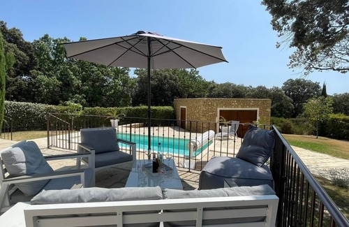 Grignan Villa | Villa avec piscines privées intérieure et piscine extérieure Gite Les Aiguiers