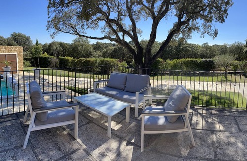 Grignan Villa | Villa avec piscines privées intérieure et piscine extérieure Gite Les Aiguiers