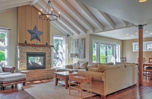 Wapato Point Maison | Gorgeous Wapato Point Lakehouse with Private Hot Tub