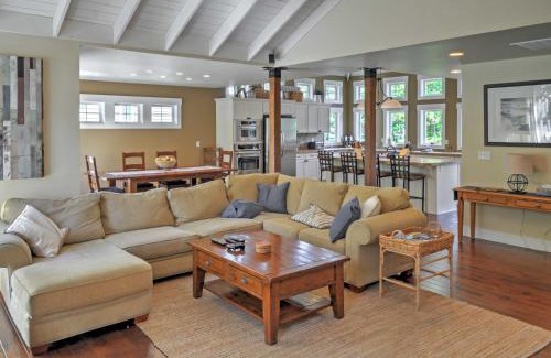 Wapato Point Maison | Gorgeous Wapato Point Lakehouse with Private Hot Tub