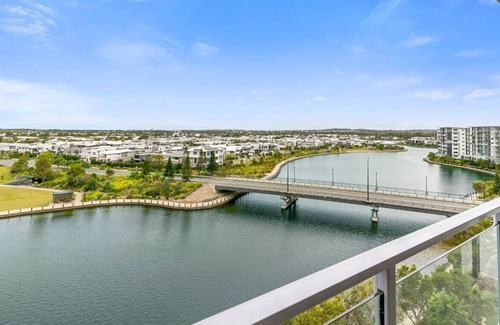 Birtinya Appartement | Gorgeous Water view 2brm apartment (opp hospital)