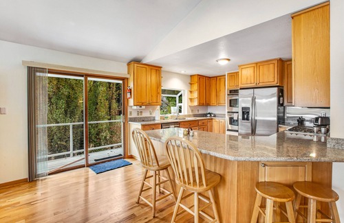 Grapeview Maison | Gorgeous water view townhome with private hot tub, fireplace, firepit & big deck