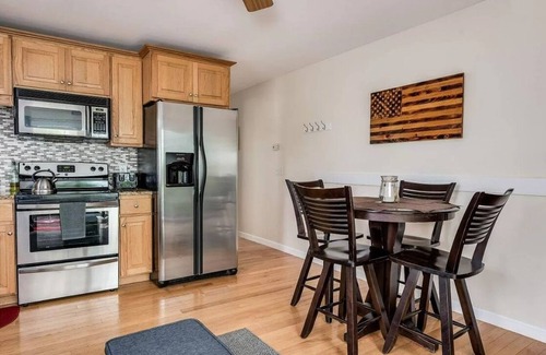 Winnisquam Copropriété | Gorgeous Waterfront Condo with Lake Access & Views