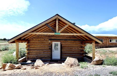 Blanding Maison | Gorgeous Wooden Rustic Cabin in Blanding, Utah