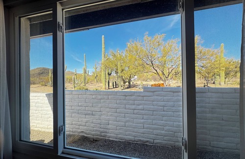 Tucson Estates Maison | Gorgeously updated casita on beautiful, gated, desert horse property.
