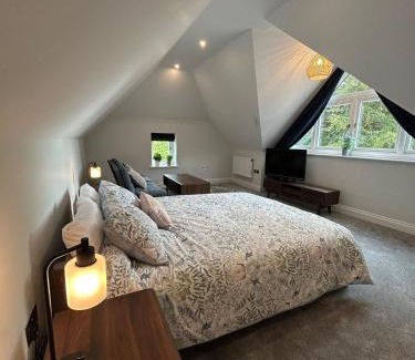 Goring Maison | Goring River Retreat with Gym and Wellness Area