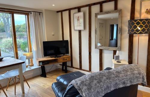 Halstead Maison | Gosfield Cartlodge Retreat