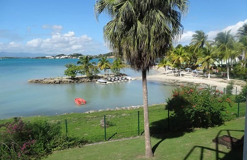 Pointe de la verdure Appartement | Gosier: Studio **** tout confort, vue mer et accès direct plage de sable blanc