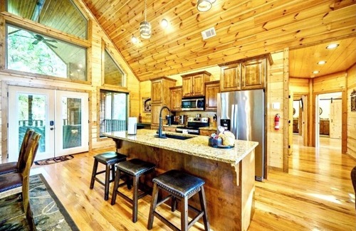 Broken Bow Cabine | GOTANYGRAPES Luxury Cabin- Hot Tub 2 Masters 2 Fireplaces