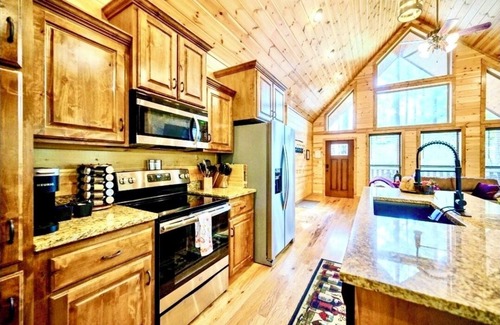 Broken Bow Cabine | GOTANYGRAPES Luxury Cabin- Hot Tub 2 Masters 2 Fireplaces