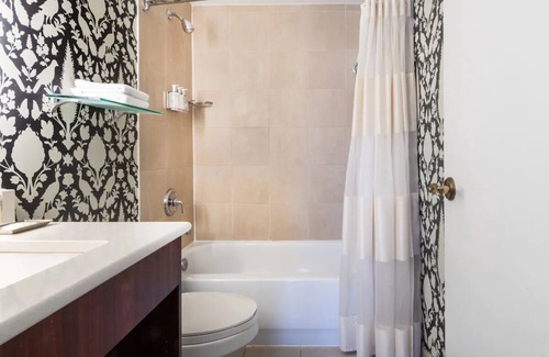 Historic District Hôtel | Governor Calvert 2 Double Beds, Historic Inns, Gym Access, Near Naval Academy