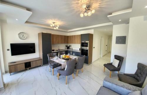 Xlendi Appartement | Gozo Xlendi Coastal Apartment with Stunning Sea View, Free Private Parking, AC & WiFi