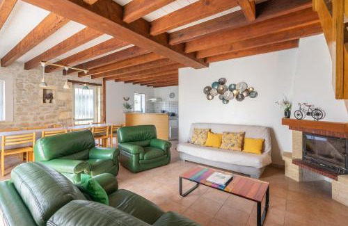 La Gripperie-Saint-Symphorien Maison | Grand gite 16 personnes
