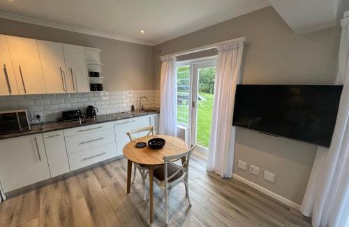 Constantia Appartement | Grace Suite - charming 1 bed suite with Solar