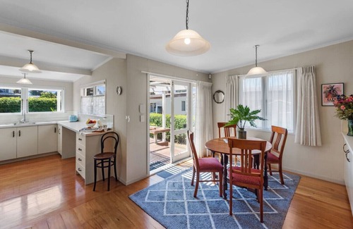 Tauranga South Maison | Graceful Character Cottage In The Leafy Avenues