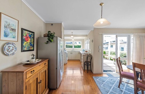 Tauranga South Maison | Graceful Character Cottage In The Leafy Avenues