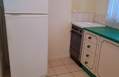 Eagleby Appartement | Gracelands Huge one bedroom apartment(left wing). One large Queen bedroom,