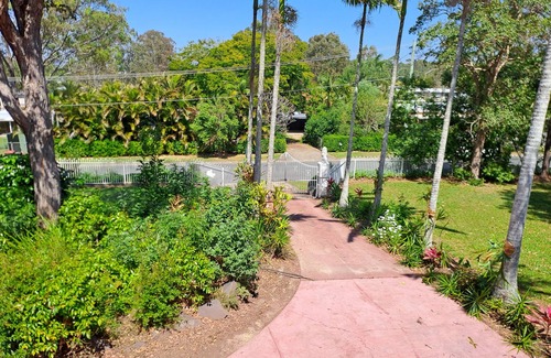 Eagleby Appartement | Gracelands Huge one bedroom apartment(left wing). One large Queen bedroom,