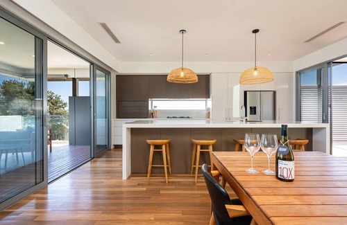 Melbourne Maison | Gracie on the Beach | Luxe with Water Views