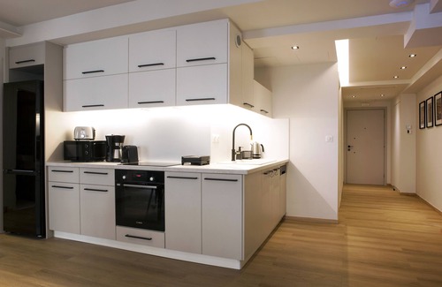 Thissio Appartement | Gracious-With Balcony 2Bd/3Ba Apt in Ideal Location