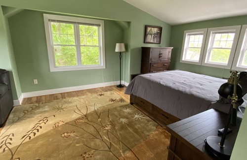 Mitchell Autre | Grafton Getaway - Farmhouse on 23 secluded acres sleeping 28 guests