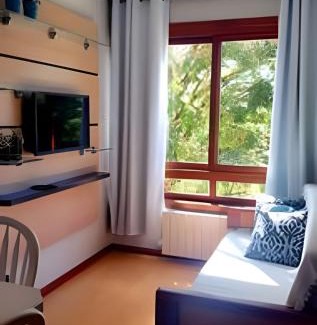 Bairro Lago Negro Maison | Apto Gramado a pé! Ar cond, Tv Smart, Wi-fi, Vaga!