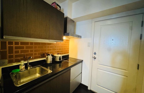 Downtown Hôtel | Gramercy Residences studio with Balcony facing city skyline