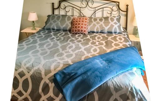 Osage Beach Maison | Grammy and Papas Lakeside Dugout