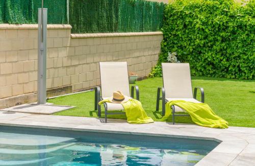Adios Chalet De Ski | Gran casa de campo con piscina a 15 km de Pamplona