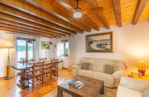 Adios Chalet De Ski | Gran casa de campo con piscina a 15 km de Pamplona