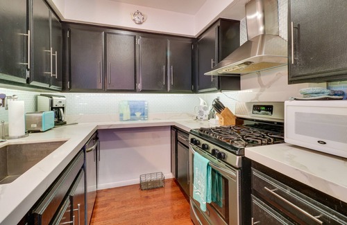 Granada Hills South Copropriété | Granada Hills Condo w/ Community Pool & Workspace