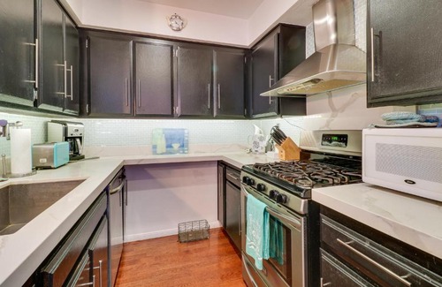 Granada Hills South Appartement | Granada Hills Condo with Community Pool and Workspace