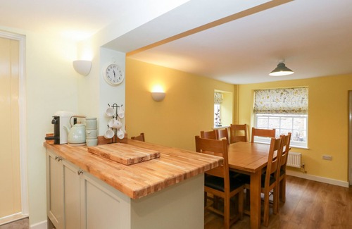 Warminster Cottage | GRANARY COTTAGE, family friendly, with open fire in Warminster