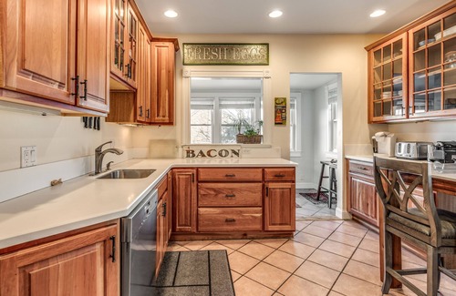 Newton Corner Maison | Grande maison de 6 chambres près de Boston pour 14 personnes et plus avec parking gratuit