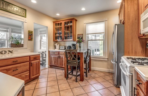 Newton Corner Maison | Grande maison de 6 chambres près de Boston pour 14 personnes et plus avec parking gratuit