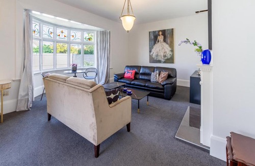 Fendalton Appartement | Grand 5-Bedroom Villa in Fendalton