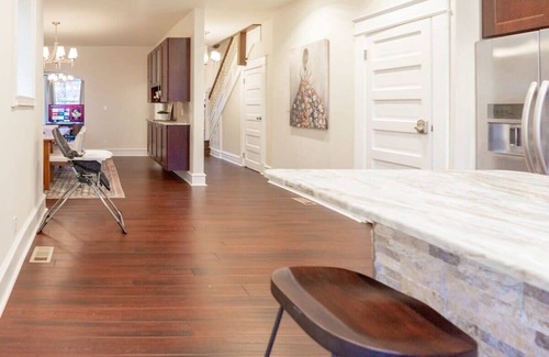 Central West End Maison | Grand 5BR in the Heart of the CWE / ABODEbucks