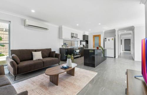 Heathwood Maison | Grand and Serene Family Stay with Alfresco Living