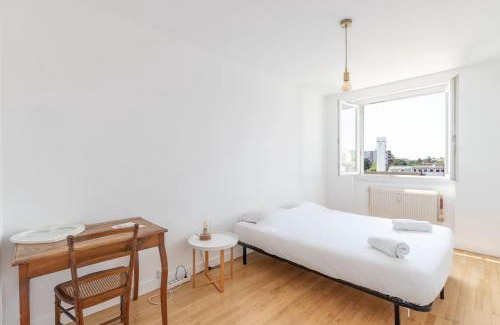 Villefranche-sur-Saone Appartement | Grand Appartement Cosy - Parking & Balcon