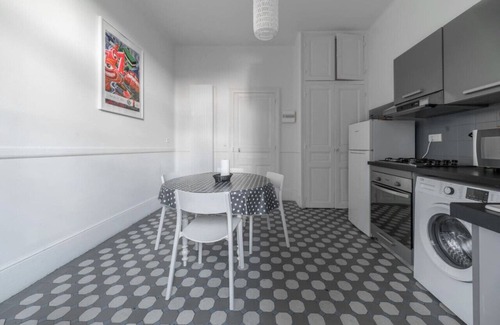 Champ-Capelet Appartement | Grand appartement avec terrasse, rdc, pkg gratuit